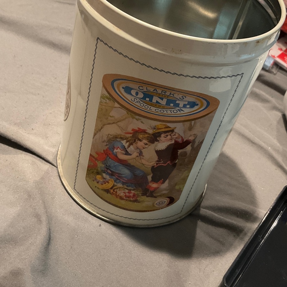 Clarks Vintage Tin no lid